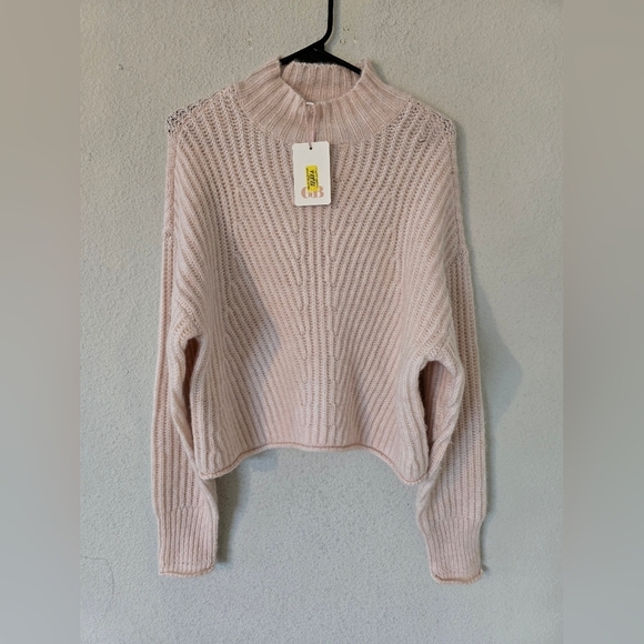 GB Sweater Womens Sz M Pink Crew Neck Cropped Long Sleeve Cable Knit New - Picture 2 of 12